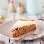 Karottenkuchen mit Walnüssen.