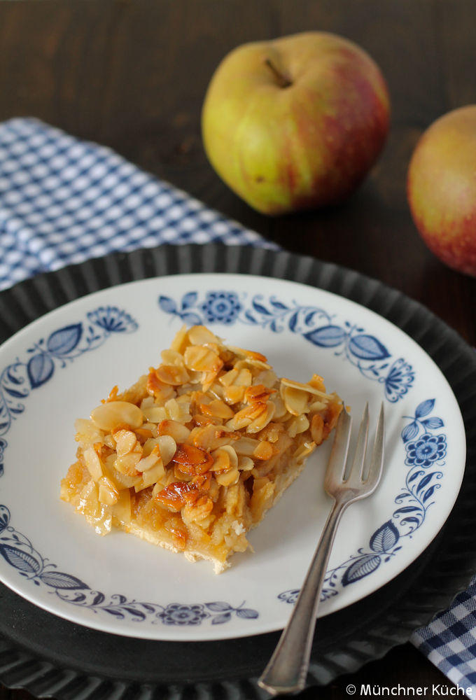 Apfelkuchen-Blechkuchen-Honig-Mandeln-4 - münchner-küche