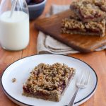 Ein leckeres Stück Zwetschgen-Mohn-Streusel-Schnitte zum Nachmittagskaffee.