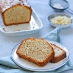 Nusskuchen mit Mandeln.