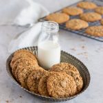 Chewy Muscovado Cookies von Anna Jones.