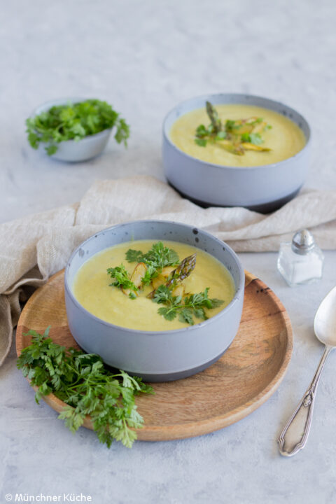 Das beste Rezept für vegetarische grüne Spargel-Creme-Suppe