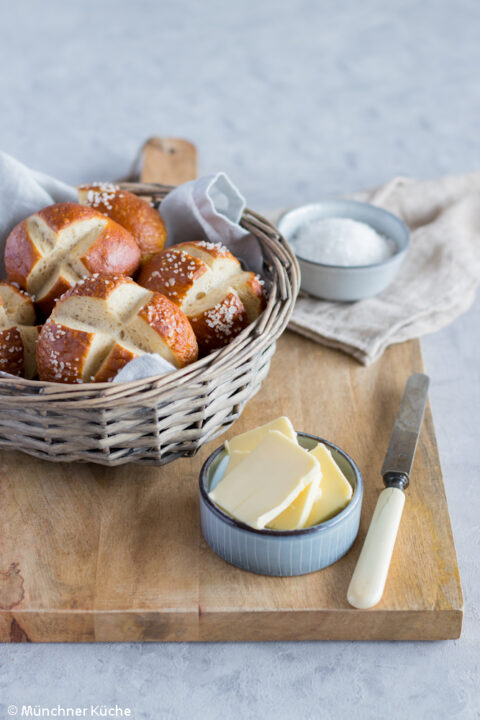 Einfaches Rezept für Laugenbrötchen wie vom Bäcker