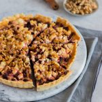 Rezept für Rote Bete Tarte mit Feta und Walnüssen.