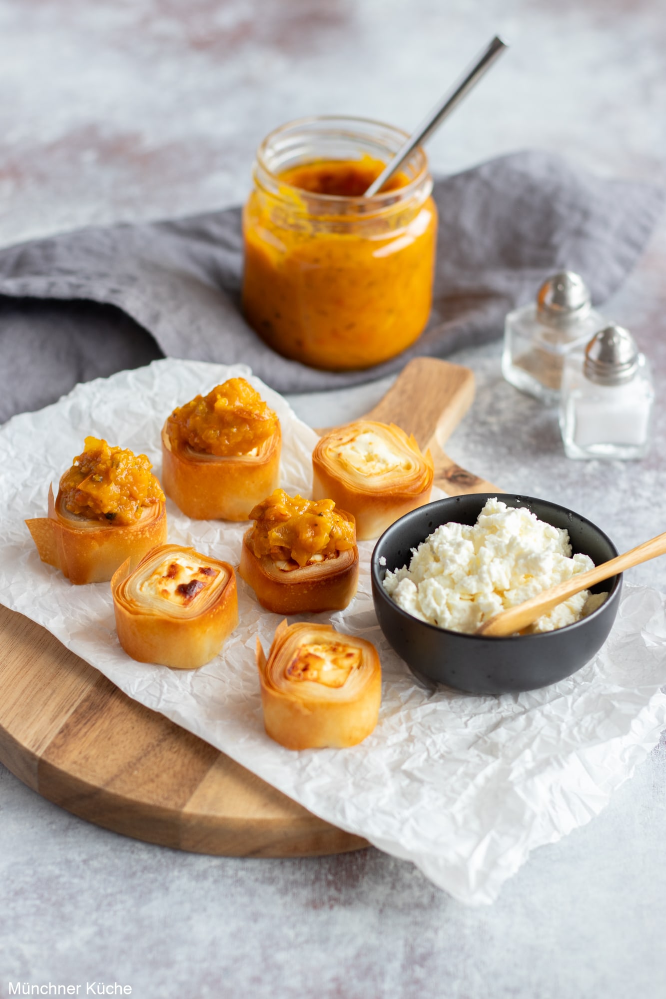 Feta_Schafskäse_Häppchen_Münchner Küche-5 Schnelle Feta Häppchen getoppt mit Kürbis Chutney